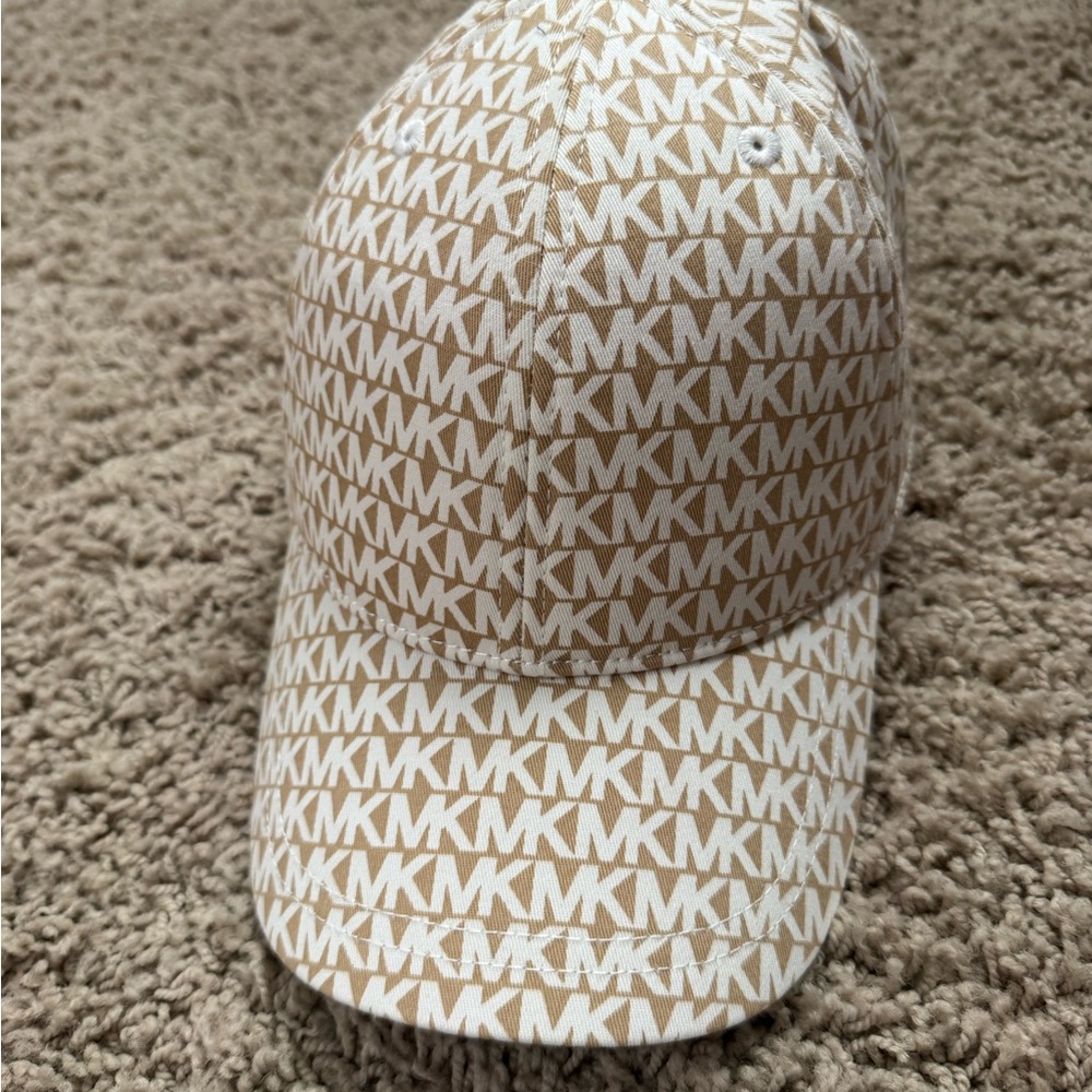 Michael Kors Ladies Cap ๐ - Picture 3 of 6